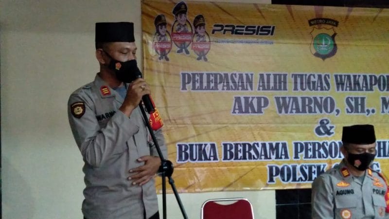 Wakapolsek Curug AKP Warno Yang kini menjabat sebgai Kasat Binmas Polres Tangerang selatan saat memberikan sambutan. (Foto: sekilasbanten)