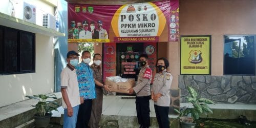 Polsek Curug Serahkan Ribuan Masker di Desa Cukanggalih dan Kelurahan Sukabakti