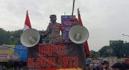 Anggota Polsek Curug Kawal Perlintasan Jalan Massa Buruh Menuju KP3B Banten Hingga