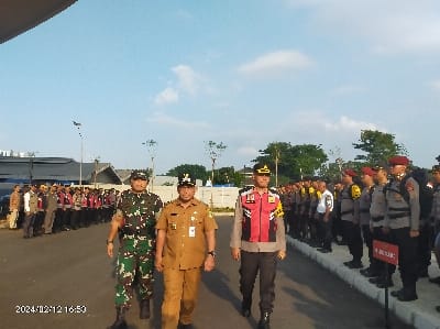 Foto: Kapolres Metro Tangerang Kota Kombes Pol Zain Dwi Nugroho Bersama Dandim 0506/Tgr dan Pj Wali Kota Tangerang M. Nurdin Saat Melakukan Inspeksi Kesiapan Akhir Pam Pemilu 2024.