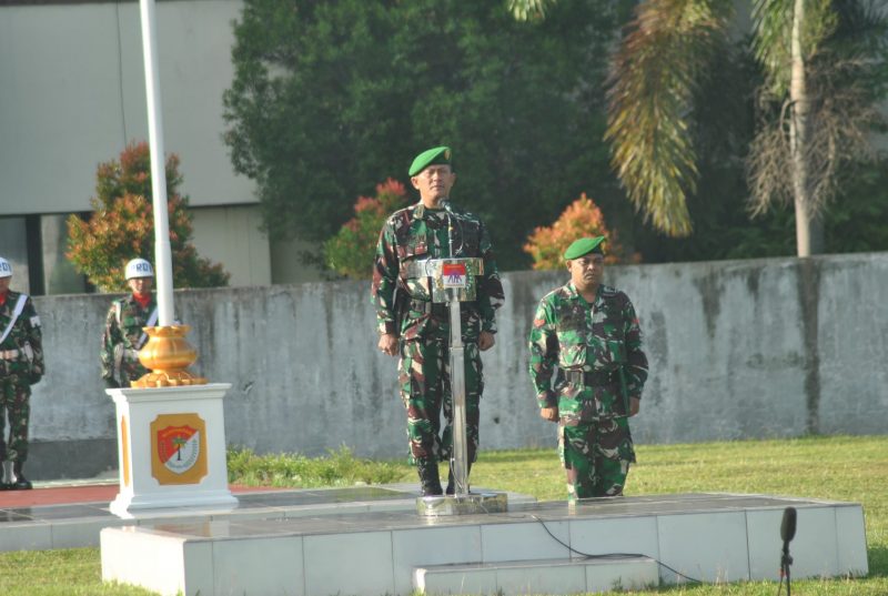 Foto: Kasdim 0510/Trs Mayor Arh Didik Wahyudi  Saat Bertindak Sebagai Irup di Upacara Bendere Mingguan.