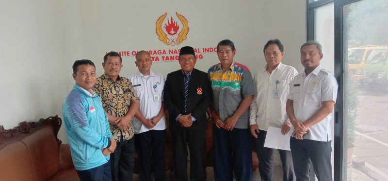 Foto: Wakil Ketua Bidang Hukum Disiplin dan Advokasi PB Forki Dr. Marudut Saat Sambangi KONI Kota Tangerang.