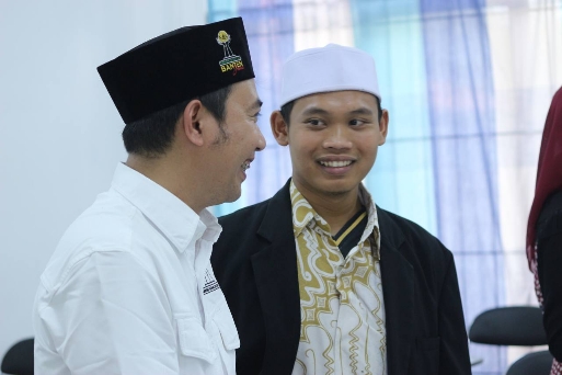 Foto: Ketua HIPMI Kabupaten Terpilih Agus Mulyana Bersama Pengasuh Ponpes Assalam Kemiri, Gus Lutfi.