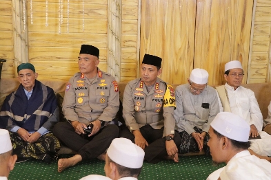 Foto: Kapolres Metro Tangerang Kota Kombes Pol Zain Dwi Nugroho dan Dirbinmas PMJ Kombes Pol Badya Wijaya Saat Menghadiri acara Al Fachriyah Bersholawat 