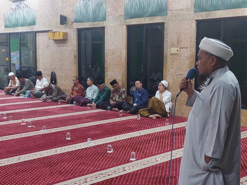 Foto: H. TB Mahdi Adhiansyah, Ketua OTP Kecamatan Benda Saat Menyampaikan Pesan-pesan Kamtibmas Jelang Pilkada Dihadapan Seluruh Anggota Ormas dan Anggota OTP.