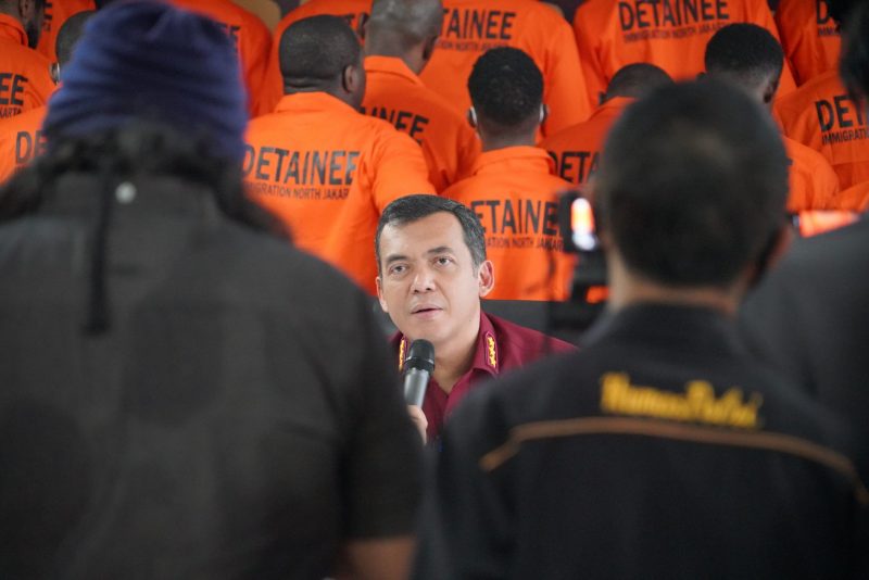 Foto: Direktur Jenderal Imigrasi, Silmy Karim Saat Pimpin Gelar Konferensi Pers.