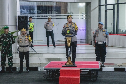 Foto: Waka Polres Metro Tangerang Kota, AKBP Yolanda E. Saat Pimpin Apel Gabungan PAM Malam Idul Adha 1445 H. Tahun 2024 di Lapangan Mapolres Gedung Presisi.