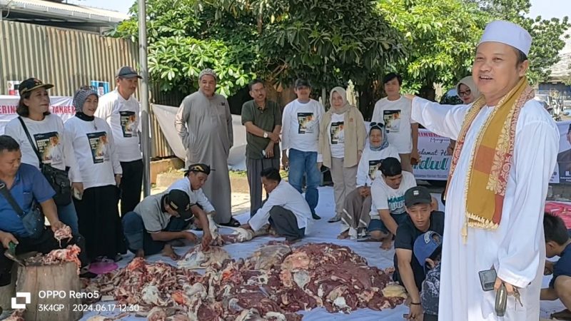 Foto: Ketua DPC Partai Gerindra Kota Tangerang, Turidi Susanto Saat Berada di Lokasi Pemotongan Hewan Qurban.