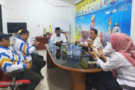 Foto: Kadispora Kota Tangerang, Kaonang, S. Sos., Saat Pimpin Rakor Bersama Bapopsi di Sekretariat Dispora, Benteng Reborn, Kota Tangerang. Rabu (12/6).