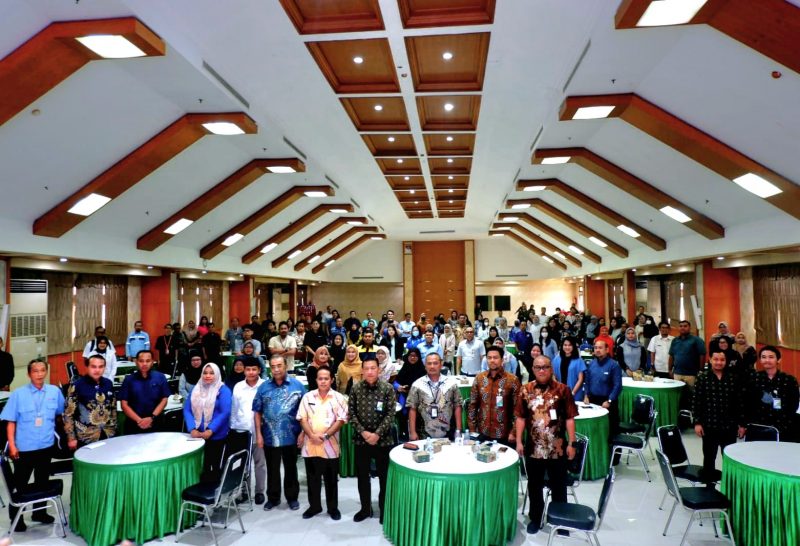 Foto: Usai Acara Sosialisasi, BPJS Kota Tangerang dan 200 Perwakilan Perusahaan Berfoto Bersama.