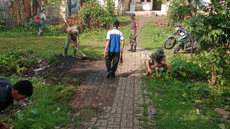 Foto: Anggota Koramil 14/Panongan Saat Melaksanakan Giat Gotong Royong Jum'at Bersih.
