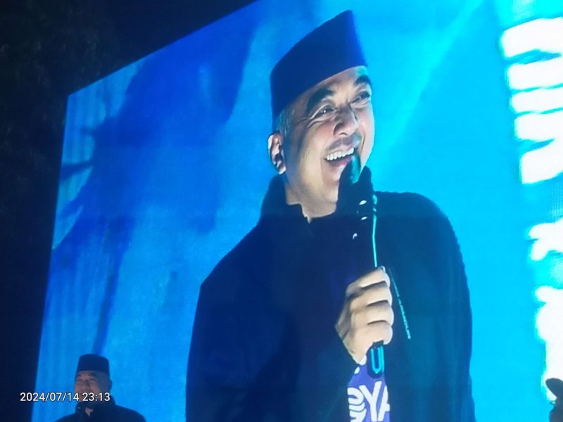 Foto: H. Ahmed Zaki Iskandar Mantan Bupati Tangerang Saat Menghadiri Acara Nobar di Rumah Tokoh Masyarakat Rajeg H. Enjuk.