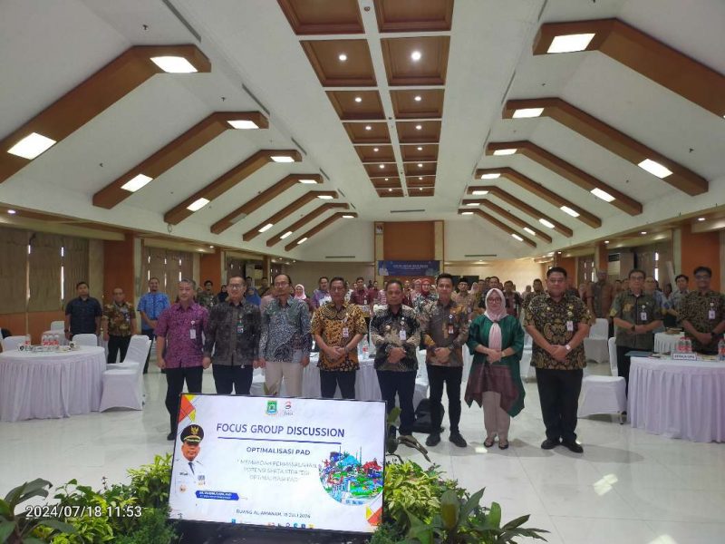 Foto: Usai Membuka FGD Pj Wali Kota Tangerang DR Nurdin dan Kepala Bapenda, Kiki Wibawa serta Para Peserta Berfoto Bersama.