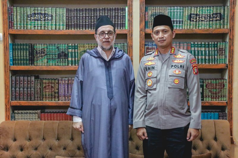 Foto: Kapolres Metro Tangerang Kota Saat Bersilaturahmi dengan Ketua MUI dan Toga di Kelurahan Sangiang Jaya, Kecamatan Periuk.