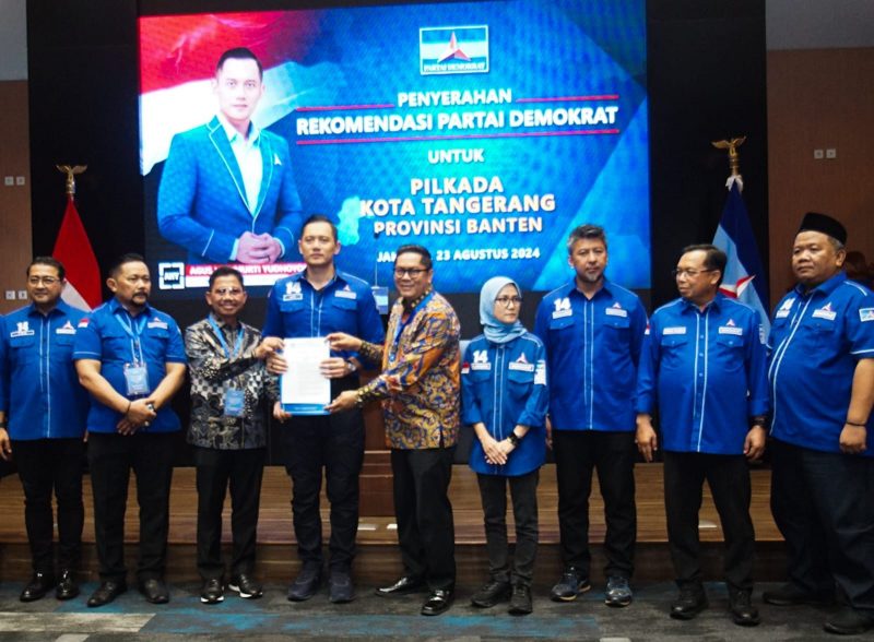 Foto: Pasangan Syachrudin-Maryono Saat Resmi Didukun DPP Demokrat di Pilkada Kota Tangerang.