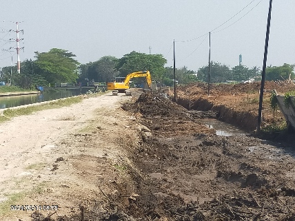 Foto: Pengerjaan Proyek Pembangunan Jalan Sisi Kali Cisadane Barat Kp. Bayur, Periuk Jaya, Kecamatan Periuk, Kota Tangerang.