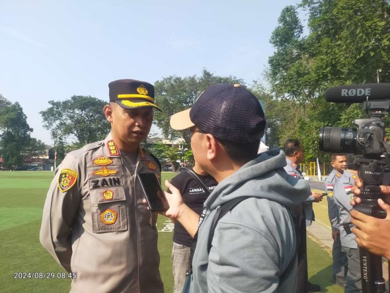 Foto: Kapolres Metro Tangerang Kota, Kombes Pol Zain Dwi Nugroho Temui Wartawan Usai Pimpin Apel PAM Pengamanan Pilkada.