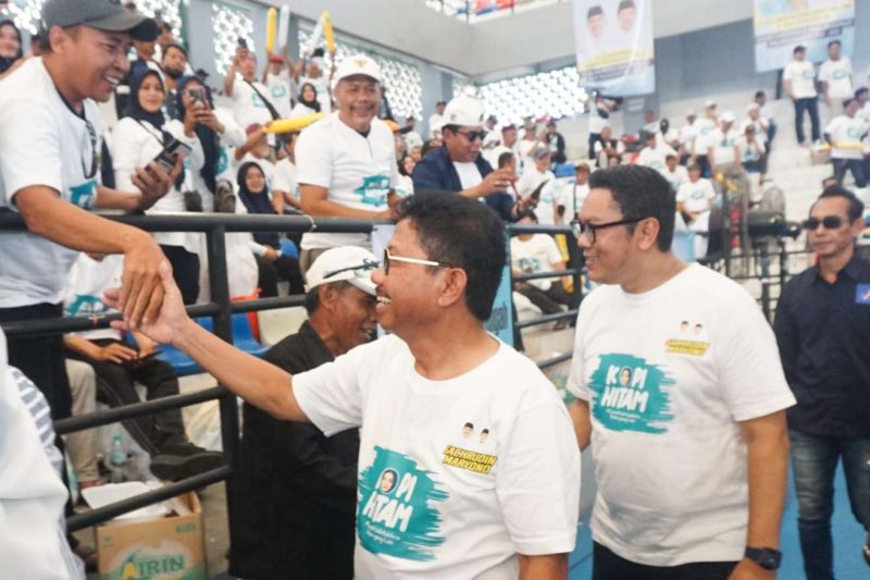 Foto: Pasangan Walikota dan Wakil Walikota Syachrudin-Maryono Saat Sapa Ribuan Relawan Kopi Hitan Kota Tangerang.