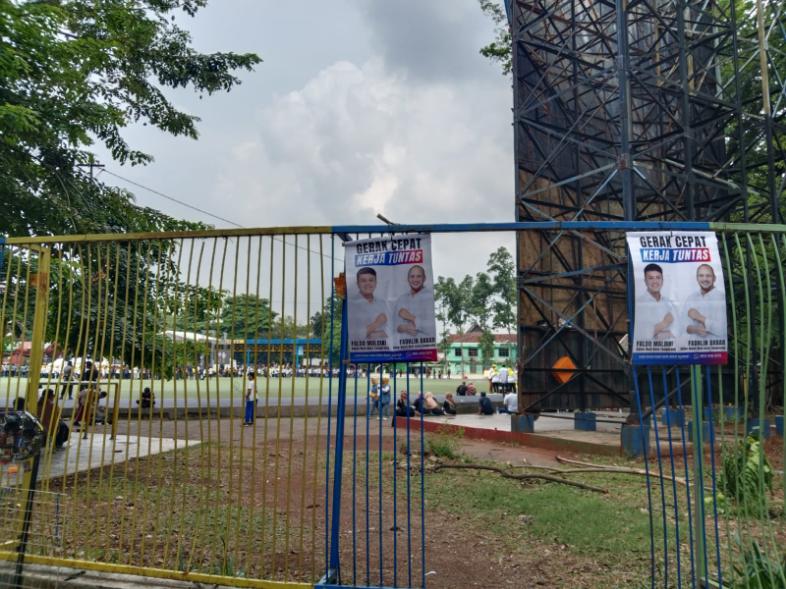 Foto: Nampak APK Salah Satu Paslon Masih Terpasang Saat Acara Deklarasi Kampanye Damai di Alun-alun Kota Tangerang.