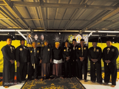 Foto: Usai Acara Tasyakuran Pengurus PSHT Ponpes Dar El Amir Berfoto Bersama Kadang Warga PSHT Ranting Rajeg.