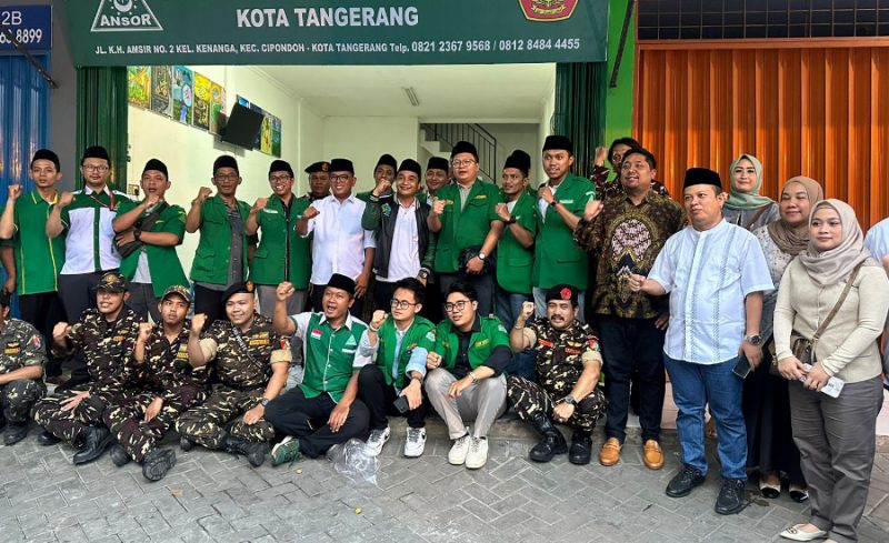 Foto: Andara Soni Berfoto Bersama Jajaran GP Ansor Kota Tangerang.