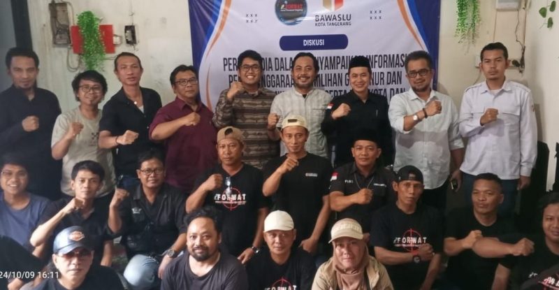 Foto: Usai Acara Diskusi Bawaslu Berfoto Bersama Dengan Wartawan Forwat.