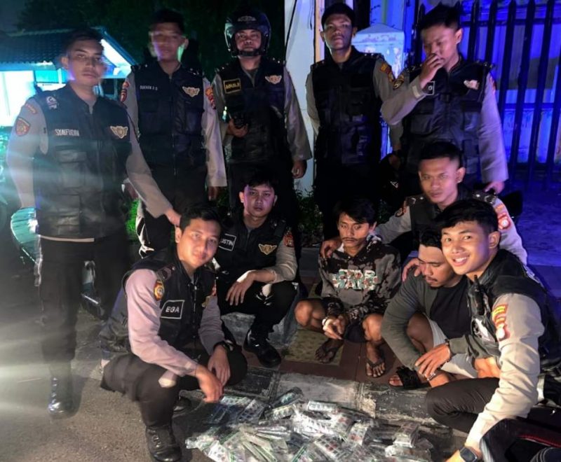 Foto: Tim Patroli Presisi Polres Metro Tangerang Kota Saat Mengamankan Dua Orang Pemuda Yang Tertangkap Tangan Membawa Ribuan Butir Obat Tramadol.