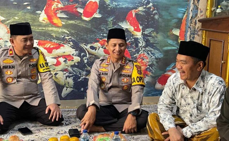 Foto: Kapolres Metro Tangerang Kota, Kombes Pol Zain Dwi Nugroho Saat Melakukan Kegiatan Kunjungan Kepada Tokoh Masyarakat Cipondoh.