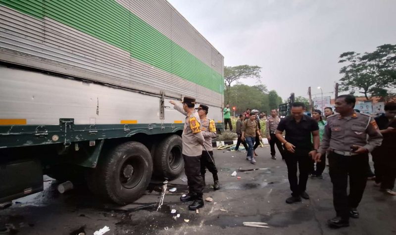 Foto: Kapolres Metro Tangerang Kota, Kombes Pol Zain Dwi Nugroho Beserta Jajaran Saat Mendatangi TKP di Tugu Adi Pura Kota Tangerang. Kamis (30/10)