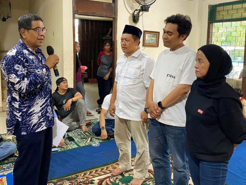 Foto: Syafril Elain, RB Saat Melantik Ketua dan
Pengurus Pokja WHTR 2024-2027: Mus
Mulyadi, M. Imron, dan Dewi Agustini. 