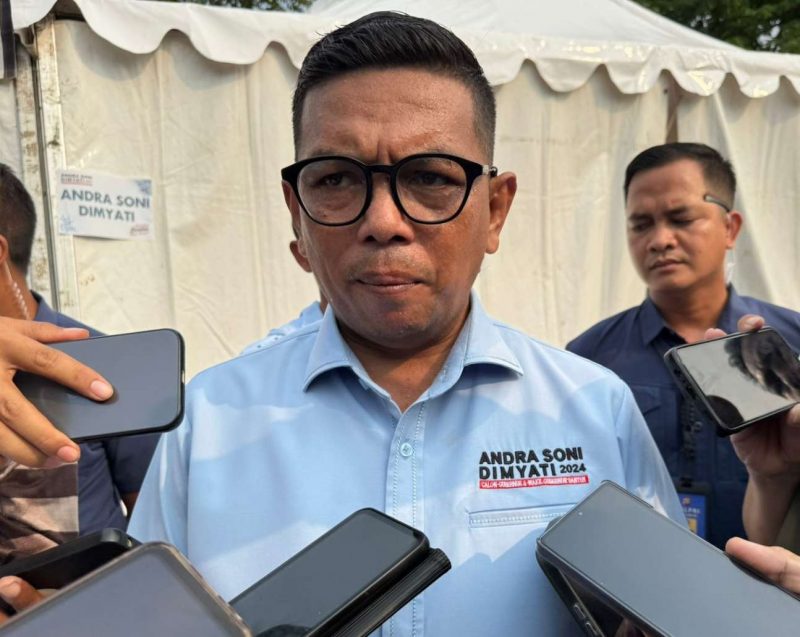 Foto: Calon Gubernur Banten Andra Saat Memberikan Keterangan Pers Usai Gelar Kampanye Akbar di Kecamatan Periuk, Kota Tangerang.