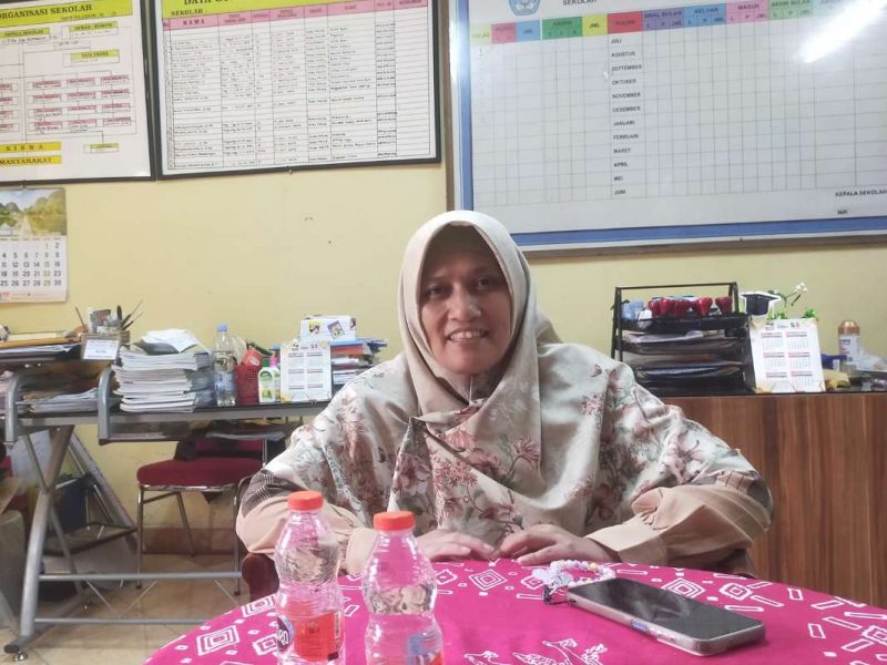 Foto: Kepala Sekolah SDIT Bunayya, Ibu Ulfah Nur Komalasi Saat Ditemui Sekilasbanten.com di Ruang Kantornya. Kamis (14/11).