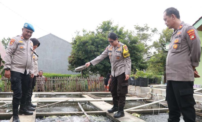 Foto: Waka Polres Metro Tangerang Kota AKBP Yolanda Evalyn Saat Melaksanakan Kunjungan KWT di Ciledug.