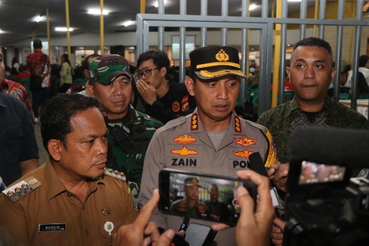 Foto: Kapolres Metro Tangerang Kota Kombes Pol Zain Dwi Nugroho Bersama TNI dan Forkopimda Berikan Keterangan Pers Usai Sambangi Beberapa Geraja Saat Perayaan Natal 2024.