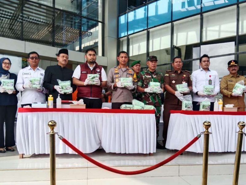 Foto: Kapolres Metro Tangerang Kota, Kombes Pol Zain Dwi Nugroho Saat Pimpin Konferensi Pers Pengungkapan Dua Kasus Besar Penyalahgunaan Narkoba.