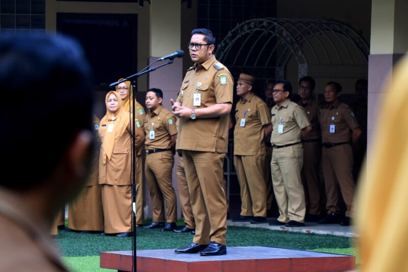 Foto: Wakil Wali Kota Tangerang, H. Maryono Hasan, saat menjadi Pembina Apel Pagi Pegawai, Senin (11/08/2025), di Lapangan Apel Pusat Pemerintahan Kota Tangerang.