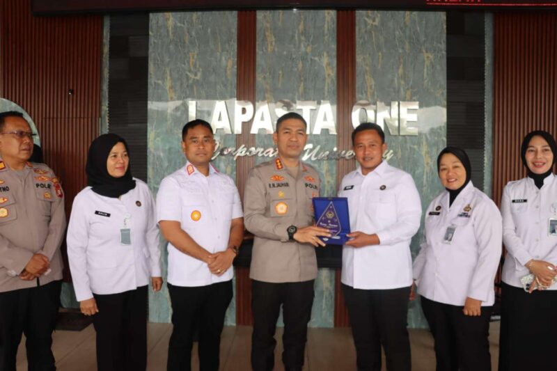 Foto: Kapolres Metro Tangerang Kota, Kombes Pol. Dr. Raden Muhammad Jauhari Berfoto Bersama Jajaran Lapas Kelas 1 Tangerang.