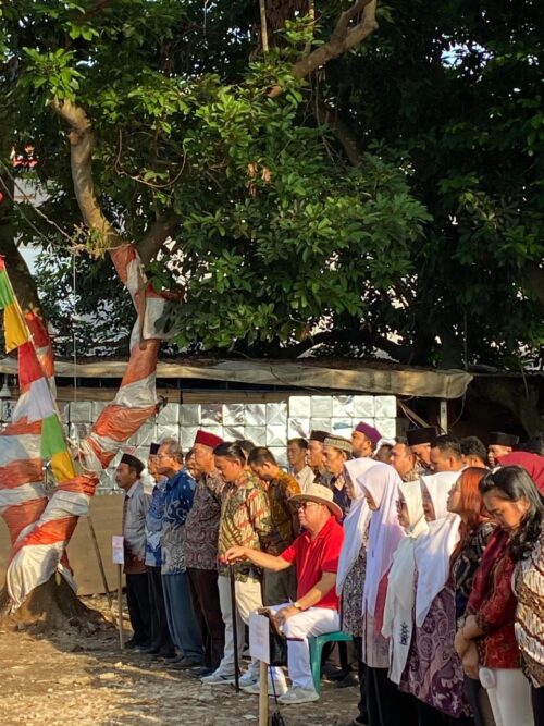 Pengibaran Bendera merah putih rw 02 kp binong