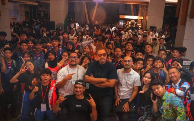 Foto: Ketua Perbasi Kota Tangerang, Andri S. Permana Yang Juga Menjabat Wakil Ketua DPRD Kota Tangerang Saat Berfoto Bersama Jajaran Perbasi dan Peserta Perbasi Cup 2025.