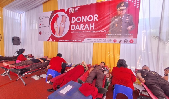 Foto: Aksi Donor Darah Kajari Kota Tangerang di Hari Jadi Kejaksaan ke-80.