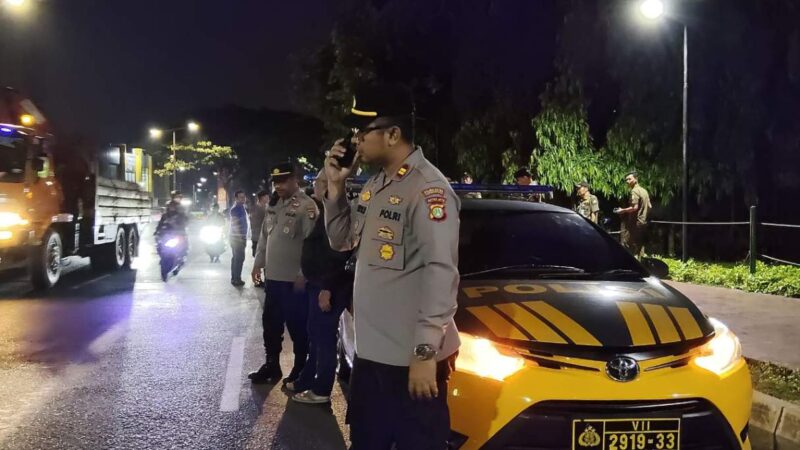 Foto: Kapolsek Pinang Iptu Adityo Wijanarko,SH., Saat Pimpin Kegiatan Patroli Skala Besar bersama Tiga Pilar.