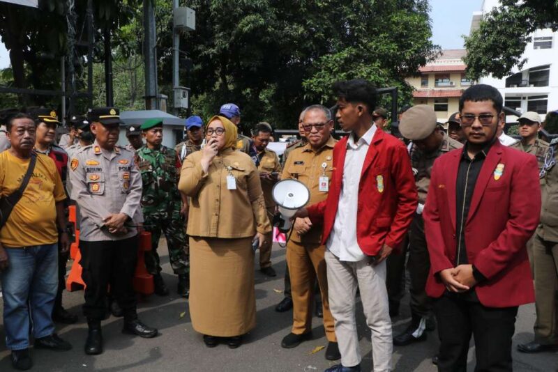 Foto: Pemkot Tangerang Saat Terima Aspirasi Mahasiswa Terkait Perwal Tunjangan DPRD.
