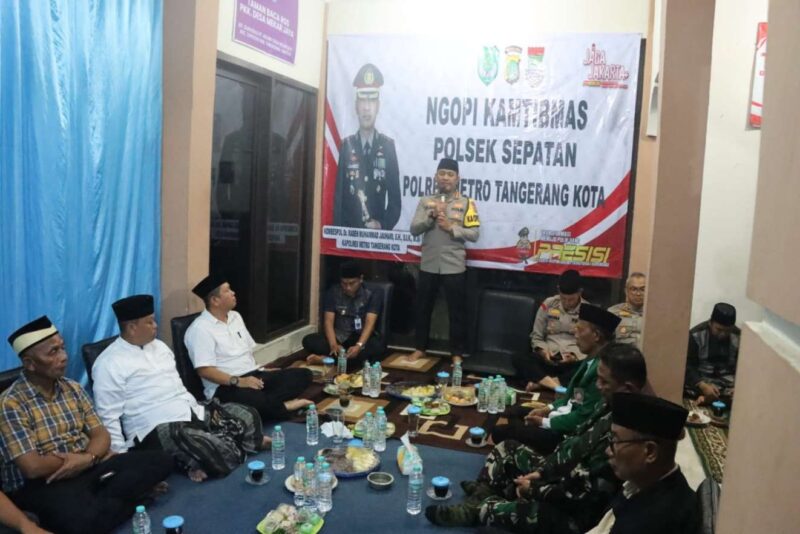 Foto: Kapolres Metro Tangerang Kota, Kombes Pol DR Raden Muhammad Jauhari Saat Menyampaikan Sambutan di Acara Ngopi Kamtibmas di Sepatan.