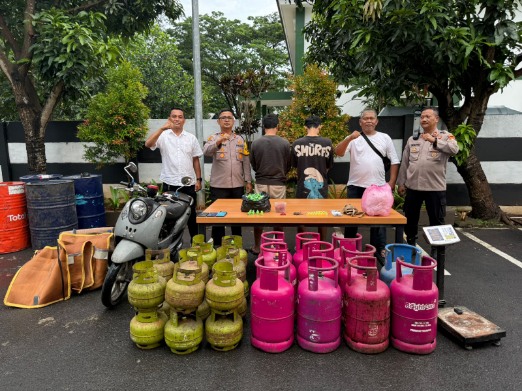 Foto: Polsek Pinang, Polres Metro Tangerang Kota Saat Rilis Ungkapan Pelaku Pengoplos Gas LPG.