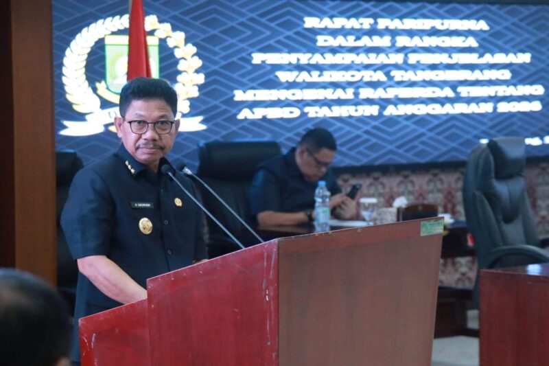 Foto: Wali Kota Tangerang, H. Sachrudin Saat Menyampaikan Raperda di DPRD Kota Tangerang.
