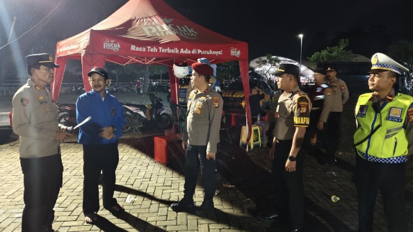 Foto; Kasat Tahti Polres Metro Tangerang Kota, AKP Nurjaya, SH., Saat Pimpin Patroli Gabungan Skala Besar.