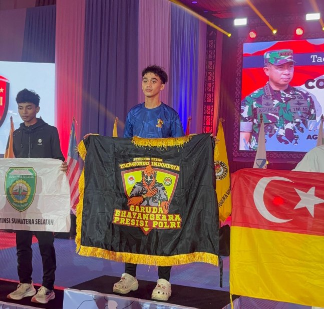 Foto: Bripda Petrus  Saat Menerima Medali di kejuaraan Taekwondo Internasional Championship Panglima TNI Cup 2025.