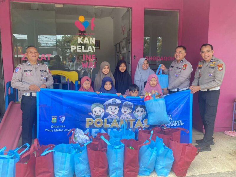 Foto: Samsat Cikokol Saat Sambangi Rumah Yatim Cipondoh.