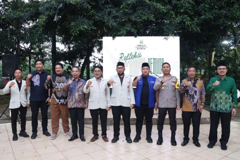 Foto: Usai Acara Refleksi Sumpah Pemuda, Kapolres Metro Tangerang Kota, Kombes Pol Raden Muhammad Jauhari Berfoto Bersama Forkopimda, DPRD dan Para Pemuda Kota Tangerang.