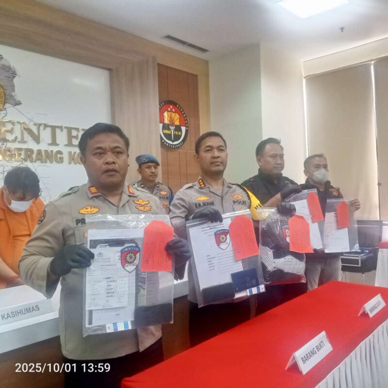 Foto: Kapolres Metro Tangerang Kota, Kombes Pol Dr. Raden Muhammad Jauhari Saat Pimpin Konferensi Pers Kasus Pembunuhan dan Kelalaian Yang Mengakibatkan Orang Lain Meninggal Dunia.